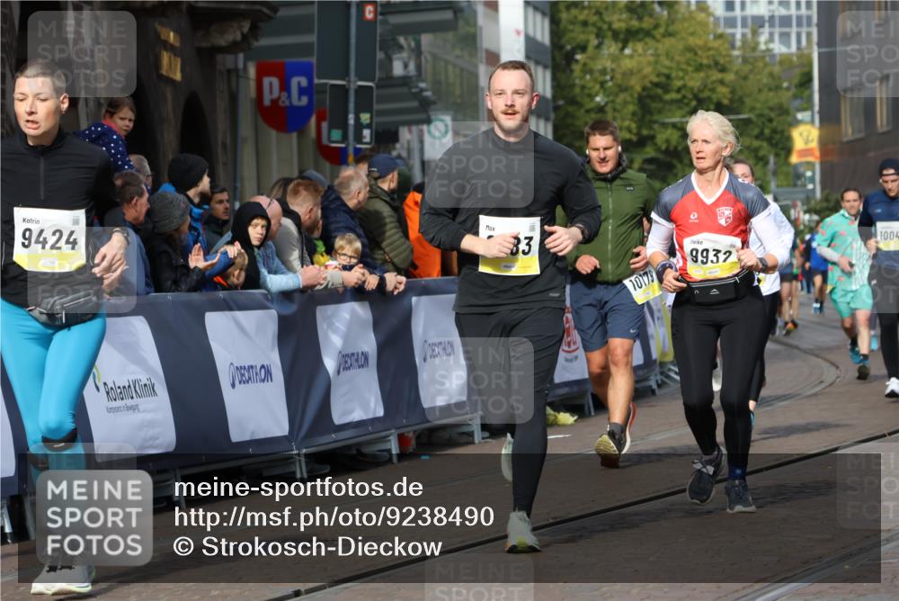 05.10.2025 - 20. swb-Marathon Bremen Strokosch-Dieckow http://msf.ph/oto/9238490 05.10.2025 10:56:23 Ziel 9424, 9783, 9790, 9932, 10005, 10028, 10179, 10191, 10196, 10387, 10424, 10546, 10590, 10648, 11253, 11571, 11662, 11723 meine-sportfotos.de