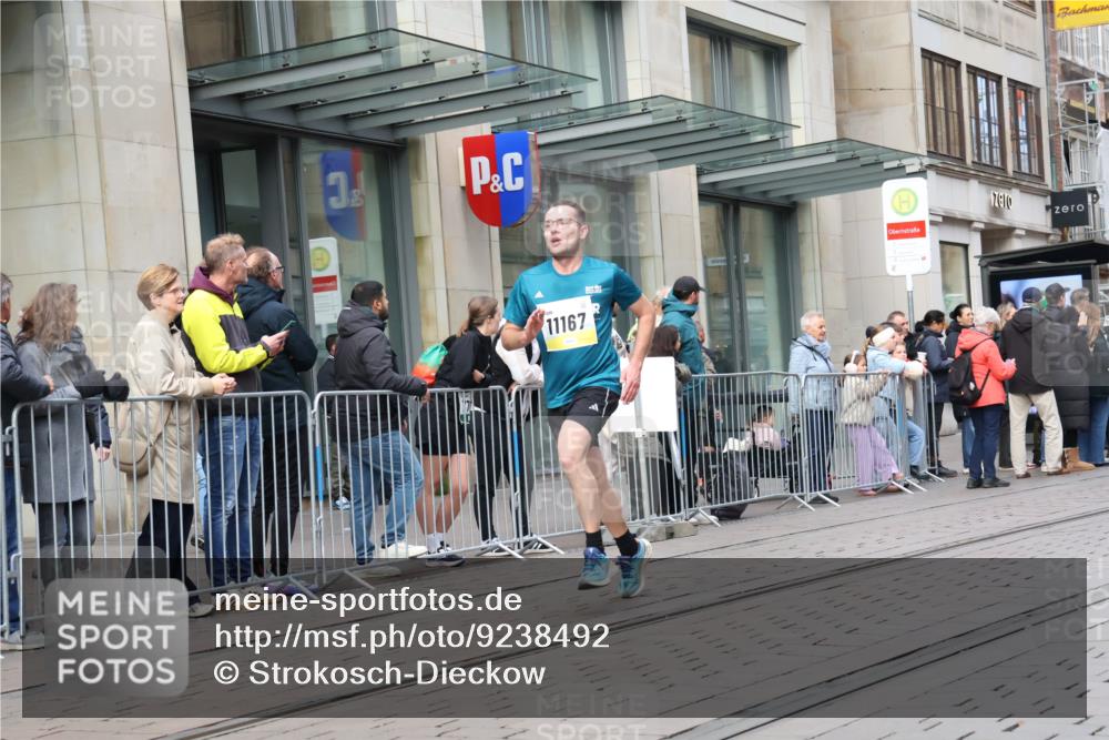 05.10.2025 - 20. swb-Marathon Bremen Strokosch-Dieckow http://msf.ph/oto/9238492 05.10.2025 10:46:15 Ziel 9009, 9207, 9366, 9961, 10268, 10277, 10411, 11167, 11268, 11327, 9009, 9207, 9366, 9961, 10268, 10277, 10411, 11167, 11268, 11327 meine-sportfotos.de