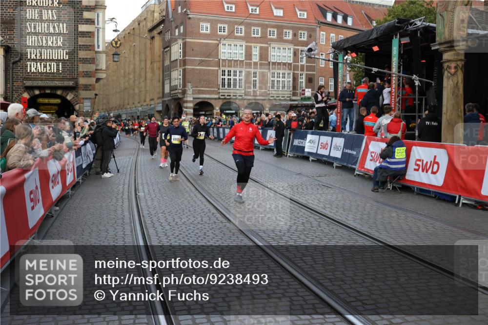 05.10.2025 - 20. swb-Marathon Bremen Yannick Fuchs http://msf.ph/oto/9238493 05.10.2025 11:07:04 Ziel 8574, 9321, 9826, 9942, 9976, 10396, 10580, 11355, 11389, 11414, 11497, 11622 meine-sportfotos.de