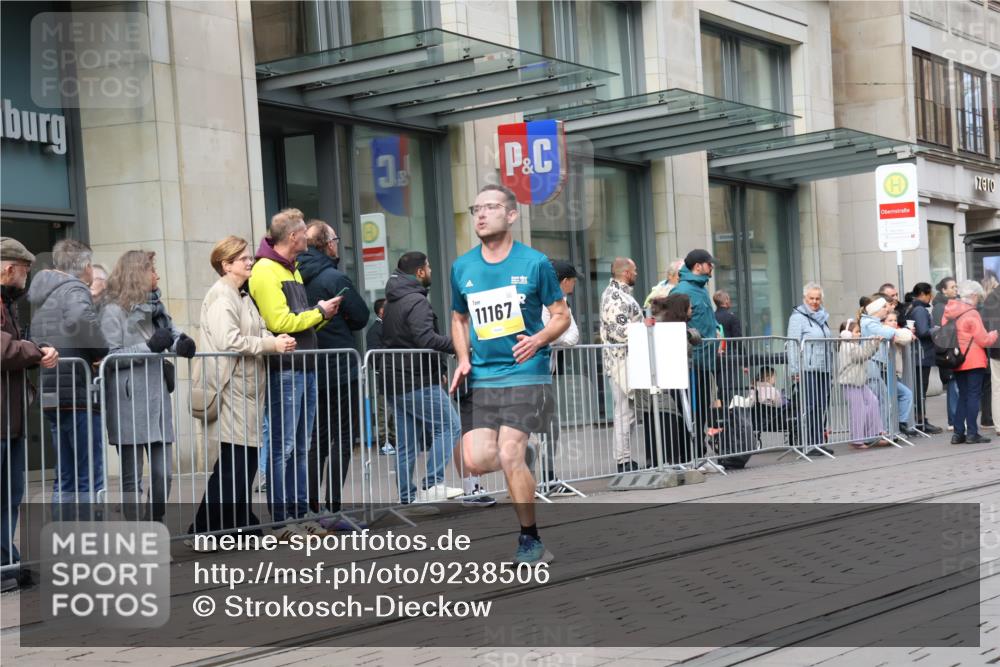 05.10.2025 - 20. swb-Marathon Bremen Strokosch-Dieckow http://msf.ph/oto/9238506 05.10.2025 10:46:15 Ziel 9009, 9207, 9366, 9961, 10268, 10277, 10411, 11167, 11268, 11327, 9009, 9207, 9366, 9961, 10268, 10277, 10411, 11167, 11268, 11327 meine-sportfotos.de