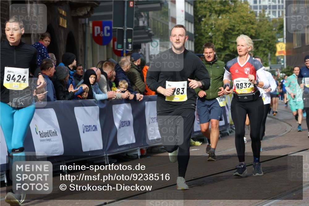 05.10.2025 - 20. swb-Marathon Bremen Strokosch-Dieckow http://msf.ph/oto/9238516 05.10.2025 10:56:23 Ziel 9424, 9783, 9790, 9932, 10005, 10028, 10179, 10191, 10196, 10387, 10424, 10546, 10590, 10648, 11253, 11571, 11662, 11723 meine-sportfotos.de