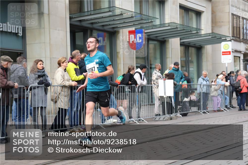 05.10.2025 - 20. swb-Marathon Bremen Strokosch-Dieckow http://msf.ph/oto/9238518 05.10.2025 10:46:16 Ziel 9009, 9207, 9366, 9961, 10268, 10277, 10411, 11167, 11268, 11327, 9009, 9207, 9366, 9961, 10268, 10277, 10411, 11167, 11268, 11327 meine-sportfotos.de