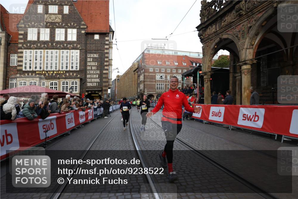05.10.2025 - 20. swb-Marathon Bremen Yannick Fuchs http://msf.ph/oto/9238522 05.10.2025 11:07:06 Ziel 8574, 9901, 9942, 9976, 10396, 11131, 11622 meine-sportfotos.de
