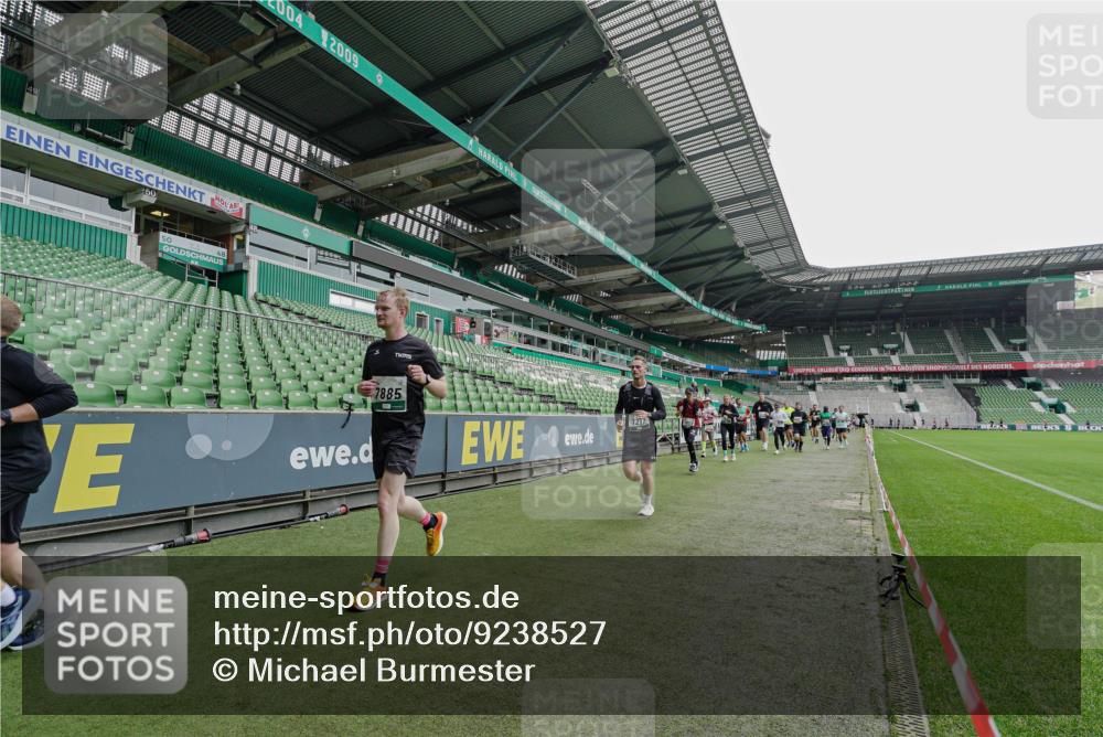 05.10.2025 - 20. swb-Marathon Bremen Michael Burmester http://msf.ph/oto/9238527 05.10.2025 13:02:26 Laufen im Stadion 97, 428, 518, 729, 772, 828, 843, 921, 1030, 1121, 1256, 1348, 1405, 1452, 1704, 1733, 1744, 1856, 1899, 1924, 2143, 2245, 2272, 2306, 2393, 2555, 2772, 2774, 2796, 2910, 2912, 3053, 3206, 3217, 3424, 3525, 3526, 3861, 3917, 3926, 3930, 4017, 4018, 4129, 4322, 4409, 4444, 4464, 4477, 4481, 4564, 4688, 4705, 4714, 4817, 4847, 4885, 4985, 5570, 5652, 5755, 5893, 5934, 6157, 6325, 6328, 6382, 7217, 7433, 7659, 8957, 152, 493, 1361, 1759, 1933, 2555, 2796 meine-sportfotos.de