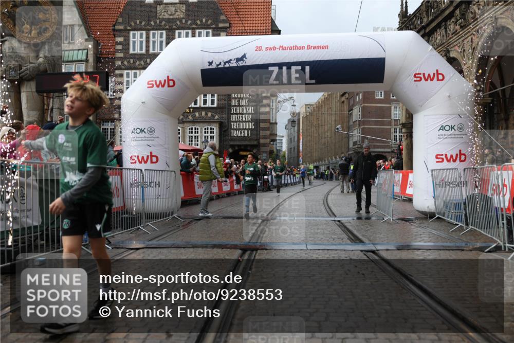 05.10.2025 - 20. swb-Marathon Bremen Yannick Fuchs http://msf.ph/oto/9238553 05.10.2025 15:18:23 Ziel  meine-sportfotos.de