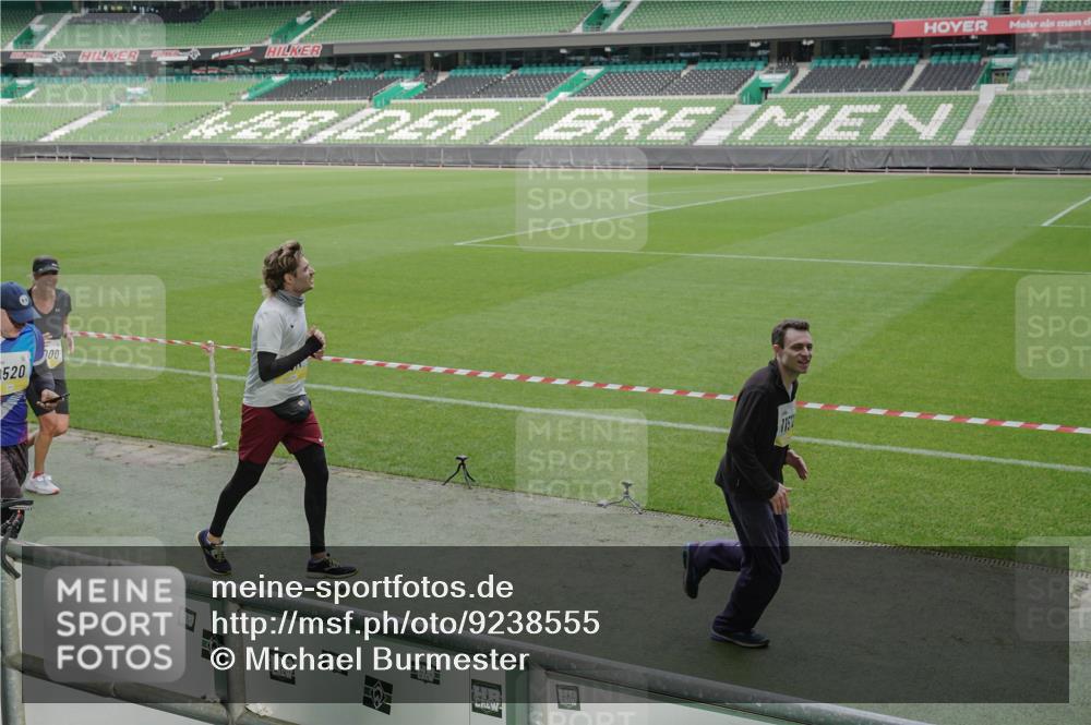 05.10.2025 - 20. swb-Marathon Bremen Michael Burmester http://msf.ph/oto/9238555 05.10.2025 10:33:43 Laufen im Stadion 5172, 7077, 9000, 9221, 9258, 9260, 9282, 9309, 9314, 9359, 9424, 9489, 9520, 9521, 9529, 9539, 9541, 9560, 9569, 9577, 9633, 9654, 9717, 9811, 9835, 9855, 9881, 9882, 9902, 9935, 10008, 10015, 10028, 10032, 10107, 10180, 10195, 10231, 10232, 10233, 10234, 10253, 10256, 10287, 10302, 10307, 10323, 10387, 10394, 10466, 10484, 10533, 10546, 10590, 10591, 10755, 10758, 10794, 10915, 10992, 9195, 9197, 9295, 9367, 9392, 9402, 9407, 9461, 9492 meine-sportfotos.de
