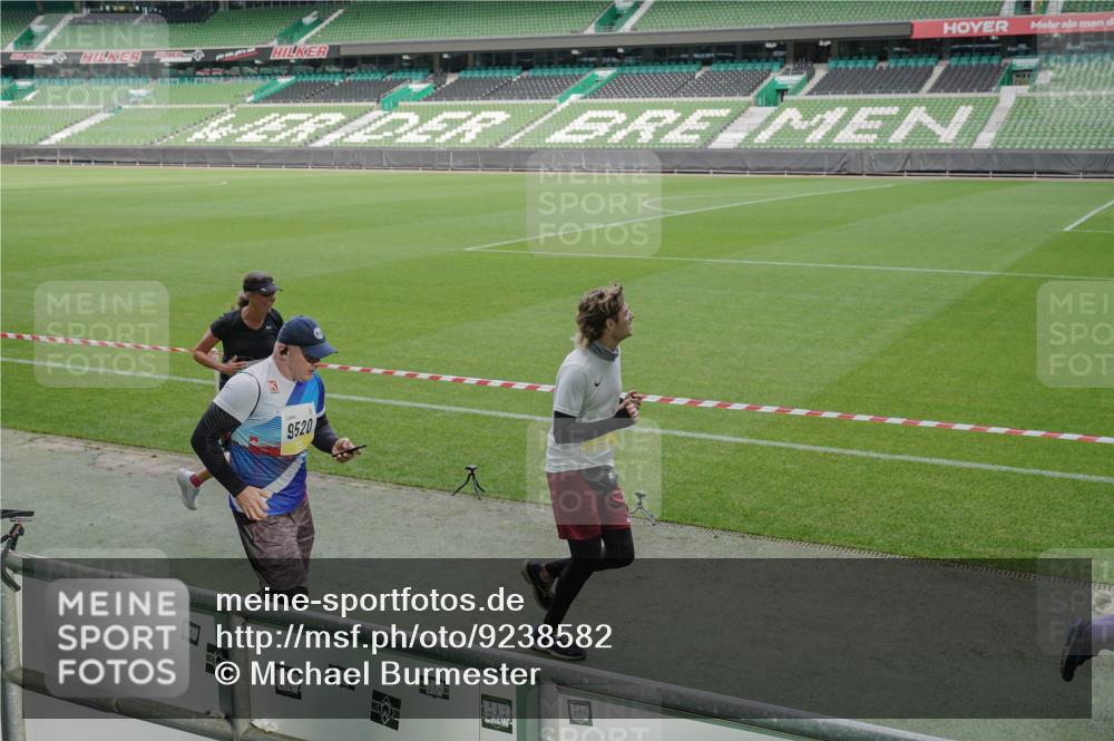 05.10.2025 - 20. swb-Marathon Bremen Michael Burmester http://msf.ph/oto/9238582 05.10.2025 10:33:44 Laufen im Stadion 5172, 7077, 9000, 9221, 9258, 9260, 9266, 9282, 9309, 9314, 9359, 9424, 9489, 9520, 9521, 9529, 9539, 9541, 9560, 9569, 9577, 9633, 9654, 9717, 9811, 9835, 9855, 9881, 9882, 9902, 9935, 10008, 10015, 10028, 10032, 10107, 10180, 10195, 10231, 10232, 10233, 10234, 10253, 10256, 10287, 10302, 10307, 10323, 10387, 10394, 10466, 10484, 10533, 10546, 10590, 10591, 10755, 10758, 10794, 10915, 10992, 9195, 9197, 9295, 9367, 9392, 9402, 9407, 9461, 9492 meine-sportfotos.de