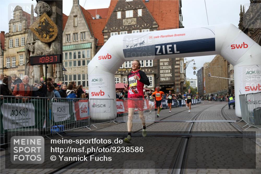 05.10.2025 - 20. swb-Marathon Bremen Yannick Fuchs http://msf.ph/oto/9238586 05.10.2025 10:39:27 Ziel 7111, 9239, 9863, 10908, 11067, 11343 meine-sportfotos.de