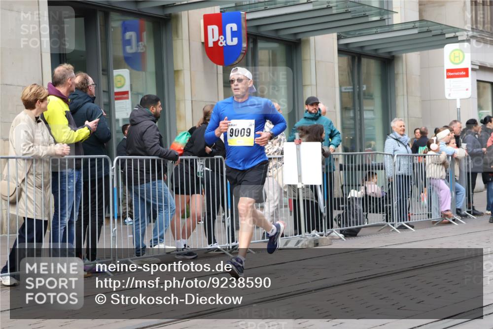 05.10.2025 - 20. swb-Marathon Bremen Strokosch-Dieckow http://msf.ph/oto/9238590 05.10.2025 10:46:19 Ziel 9009, 9207, 9366, 9961, 10268, 10277, 10411, 11167, 11268, 11327, 9009, 9207, 9366, 9961, 10268, 10277, 10411, 11167, 11268, 11327 meine-sportfotos.de