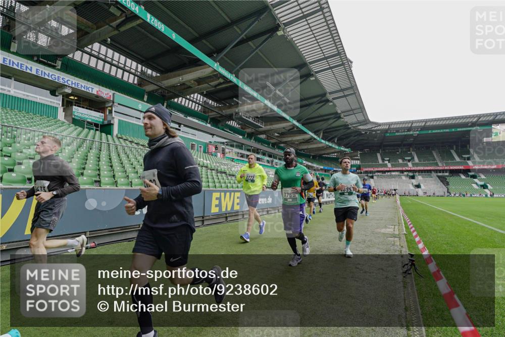 05.10.2025 - 20. swb-Marathon Bremen Michael Burmester http://msf.ph/oto/9238602 05.10.2025 13:02:33 Laufen im Stadion 97, 293, 518, 616, 721, 729, 772, 828, 843, 921, 1030, 1121, 1256, 1348, 1405, 1452, 1704, 1733, 1744, 1856, 1899, 1924, 1944, 2143, 2272, 2306, 2393, 2772, 2774, 2910, 2912, 3206, 3217, 3424, 3525, 3526, 3861, 3917, 3926, 3930, 4017, 4018, 4129, 4322, 4409, 4444, 4464, 4477, 4481, 4564, 4688, 4705, 4714, 4817, 4847, 4885, 4985, 5652, 5755, 5884, 5893, 5934, 6157, 6325, 6328, 6382, 7217, 7407, 7433, 7659, 8526, 8957, 428, 493, 1361, 1759, 1933, 2245, 2555, 2796 meine-sportfotos.de