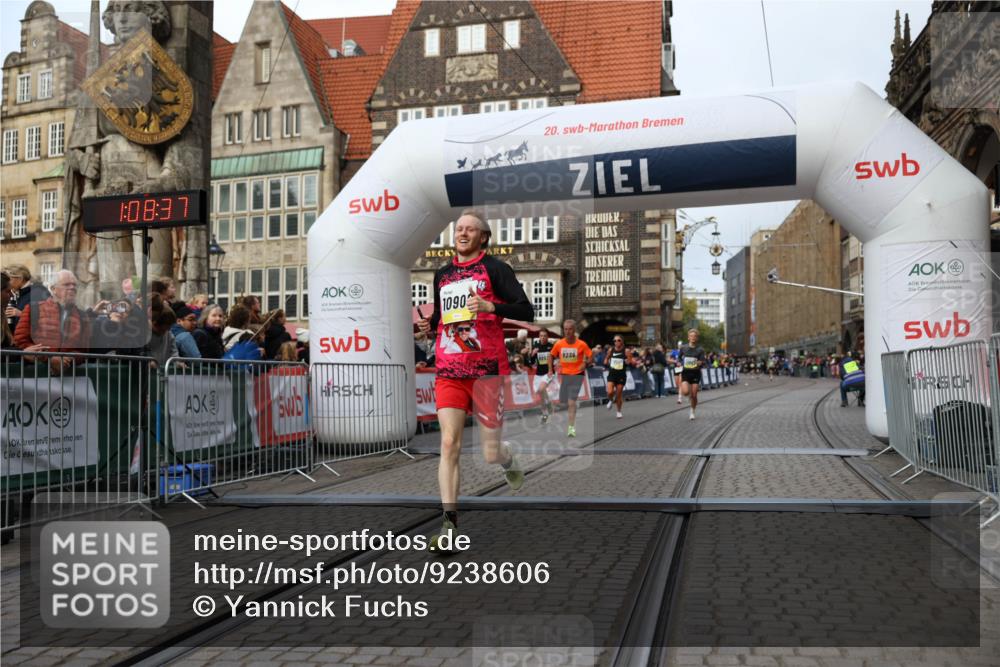 05.10.2025 - 20. swb-Marathon Bremen Yannick Fuchs http://msf.ph/oto/9238606 05.10.2025 10:39:27 Ziel 7111, 9239, 9863, 10908, 11067, 11343 meine-sportfotos.de