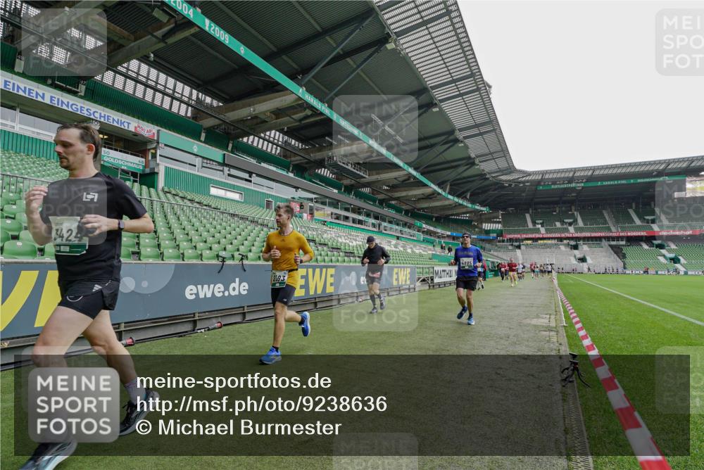 05.10.2025 - 20. swb-Marathon Bremen Michael Burmester http://msf.ph/oto/9238636 05.10.2025 13:02:35 Laufen im Stadion 97, 293, 518, 616, 721, 729, 772, 828, 843, 921, 1030, 1121, 1256, 1348, 1405, 1452, 1704, 1733, 1744, 1856, 1899, 1924, 1944, 2143, 2272, 2306, 2393, 2772, 2774, 2910, 2912, 3206, 3217, 3424, 3525, 3526, 3861, 3917, 3926, 3930, 4017, 4018, 4129, 4321, 4322, 4444, 4464, 4477, 4481, 4564, 4688, 4705, 4714, 4817, 4847, 4885, 4985, 5652, 5755, 5884, 5893, 6157, 6325, 6328, 6382, 7217, 7407, 7433, 7659, 8526, 8957, 428, 493, 1361, 1759, 1933, 2245, 2555, 2796 meine-sportfotos.de