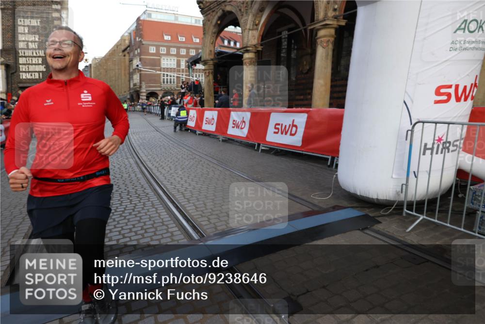 05.10.2025 - 20. swb-Marathon Bremen Yannick Fuchs http://msf.ph/oto/9238646 05.10.2025 11:07:07 Ziel 9901, 9976, 10396, 11131, 11622, 11709 meine-sportfotos.de