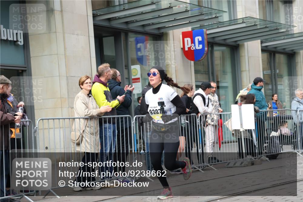 05.10.2025 - 20. swb-Marathon Bremen Strokosch-Dieckow http://msf.ph/oto/9238662 05.10.2025 10:46:22 Ziel 9009, 9207, 9366, 9961, 10268, 10277, 10411, 10661, 10750, 11268, 11327, 9009, 9207, 9366, 9961, 10268, 10277, 10411, 10661, 10750, 11268, 11327 meine-sportfotos.de