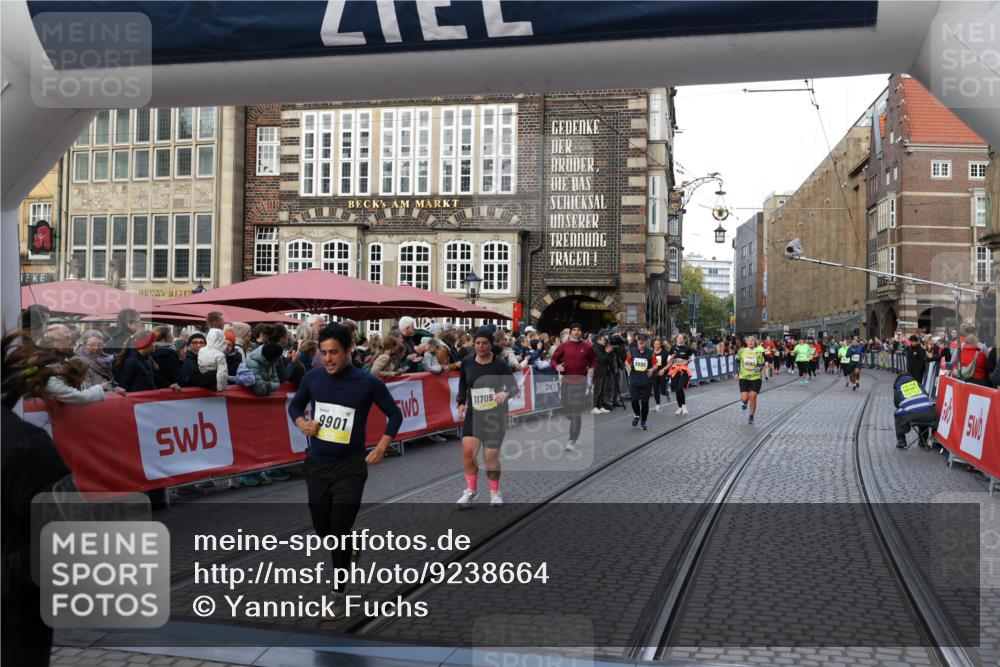 05.10.2025 - 20. swb-Marathon Bremen Yannick Fuchs http://msf.ph/oto/9238664 05.10.2025 11:07:09 Ziel 9901, 10396, 10788, 11131, 11622, 11709 meine-sportfotos.de