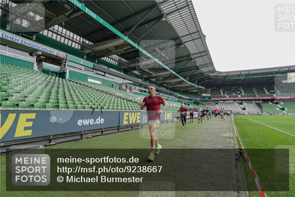 05.10.2025 - 20. swb-Marathon Bremen Michael Burmester http://msf.ph/oto/9238667 05.10.2025 13:02:42 Laufen im Stadion 97, 293, 518, 616, 721, 729, 828, 843, 921, 1121, 1405, 1704, 1733, 1744, 1856, 1899, 1924, 1944, 2143, 2272, 2306, 2357, 2393, 2772, 2774, 3217, 3424, 3525, 3861, 3917, 3926, 3930, 4026, 4129, 4321, 4322, 4444, 4464, 4477, 4481, 4564, 4688, 4714, 4817, 4847, 4885, 4985, 5652, 5755, 5884, 5893, 6325, 6328, 6382, 6666, 7217, 7407, 7433, 7659, 8375, 8526, 8957, 428, 493, 772, 1030, 1256, 1348, 1361, 1452, 1759, 1856, 2245, 2555, 2796, 2910 meine-sportfotos.de