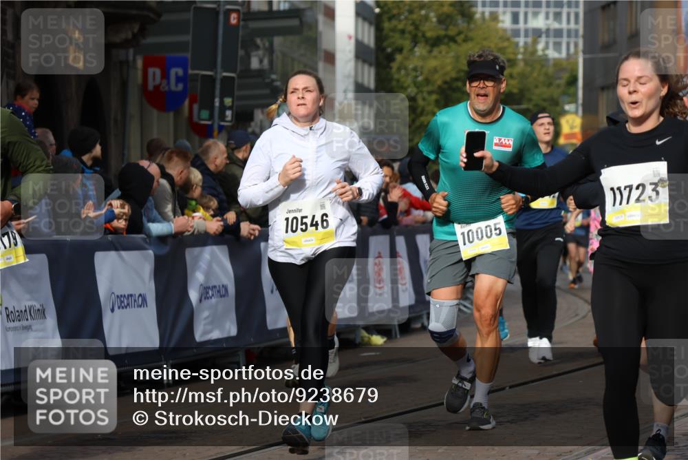 05.10.2025 - 20. swb-Marathon Bremen Strokosch-Dieckow http://msf.ph/oto/9238679 05.10.2025 10:56:26 Ziel 9424, 9783, 9790, 9932, 10005, 10028, 10179, 10387, 10546, 10590, 10648, 11100, 11253, 11571, 11662, 11723 meine-sportfotos.de