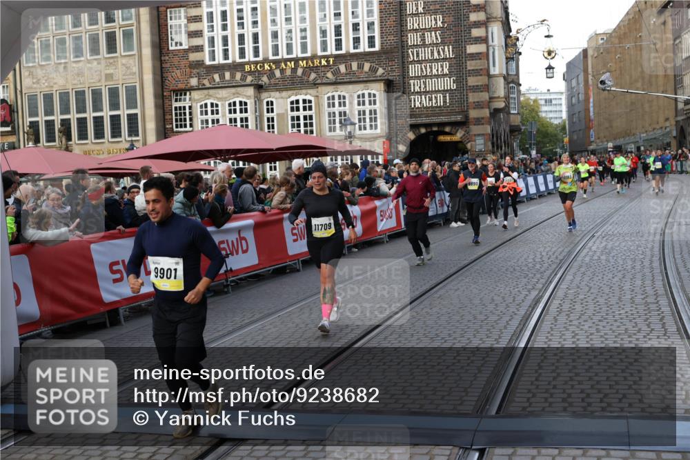 05.10.2025 - 20. swb-Marathon Bremen Yannick Fuchs http://msf.ph/oto/9238682 05.10.2025 11:07:10 Ziel 9901, 10396, 10788, 11131, 11622, 11709 meine-sportfotos.de