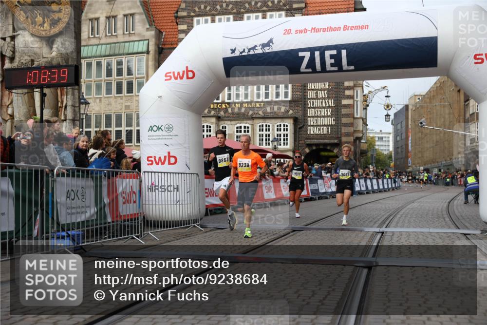 05.10.2025 - 20. swb-Marathon Bremen Yannick Fuchs http://msf.ph/oto/9238684 05.10.2025 10:39:28 Ziel 7111, 9239, 9863, 10908, 11067, 11343 meine-sportfotos.de