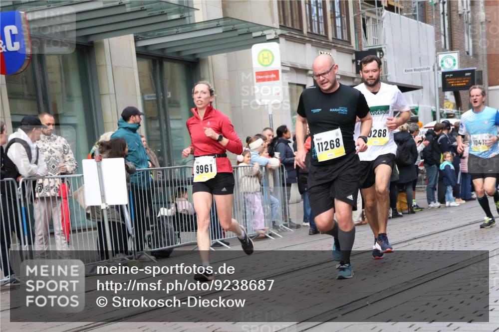 05.10.2025 - 20. swb-Marathon Bremen Strokosch-Dieckow http://msf.ph/oto/9238687 05.10.2025 10:46:23 Ziel 9009, 9207, 9366, 9961, 10268, 10277, 10411, 10661, 10750, 11189, 11268, 11327, 9009, 9207, 9366, 9961, 10268, 10277, 10411, 10661, 10750, 11189, 11268, 11327 meine-sportfotos.de