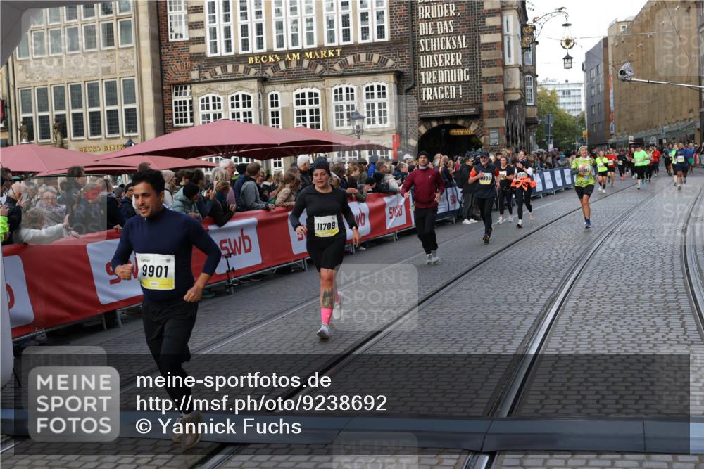 05.10.2025 - 20. swb-Marathon Bremen Yannick Fuchs http://msf.ph/oto/9238692 05.10.2025 11:07:10 Ziel 9901, 10396, 10788, 11131, 11622, 11709 meine-sportfotos.de