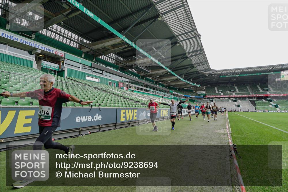 05.10.2025 - 20. swb-Marathon Bremen Michael Burmester http://msf.ph/oto/9238694 05.10.2025 13:02:45 Laufen im Stadion 97, 293, 518, 616, 721, 729, 764, 828, 843, 921, 1121, 1405, 1670, 1704, 1733, 1744, 1836, 1924, 1944, 2143, 2272, 2357, 2393, 2772, 2774, 2984, 3147, 3217, 3424, 3861, 3917, 3926, 3930, 4026, 4129, 4321, 4322, 4464, 4477, 4481, 4564, 4688, 4714, 4817, 4847, 4885, 4985, 5652, 5755, 5884, 5893, 6215, 6325, 6328, 6382, 6481, 6666, 7217, 7407, 7433, 7659, 8375, 8526, 8957, 428, 772, 1030, 1256, 1348, 1452, 1856, 1899, 2143, 2245, 2306, 2555, 2796, 2910 meine-sportfotos.de