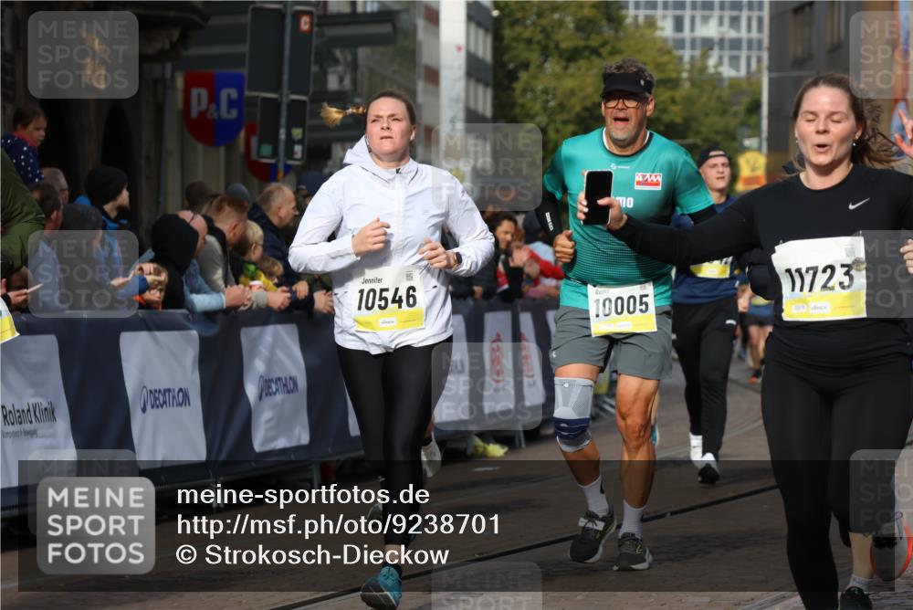 05.10.2025 - 20. swb-Marathon Bremen Strokosch-Dieckow http://msf.ph/oto/9238701 05.10.2025 10:56:26 Ziel 9424, 9783, 9790, 9932, 10005, 10028, 10179, 10387, 10546, 10590, 10648, 11100, 11253, 11571, 11662, 11723 meine-sportfotos.de