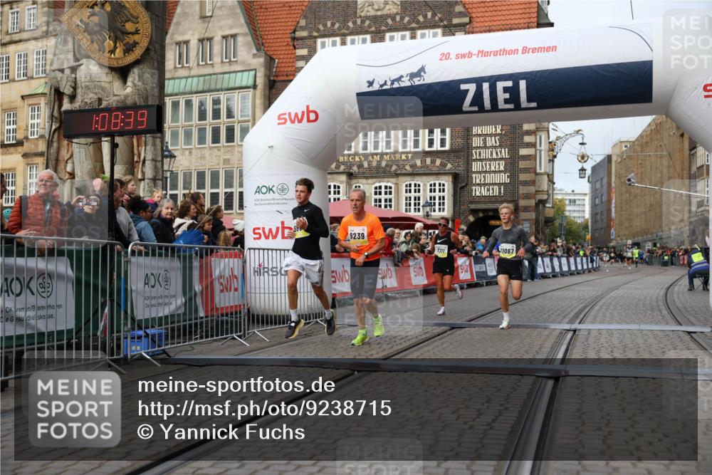 05.10.2025 - 20. swb-Marathon Bremen Yannick Fuchs http://msf.ph/oto/9238715 05.10.2025 10:39:28 Ziel 7111, 9239, 9863, 10908, 11067, 11343 meine-sportfotos.de