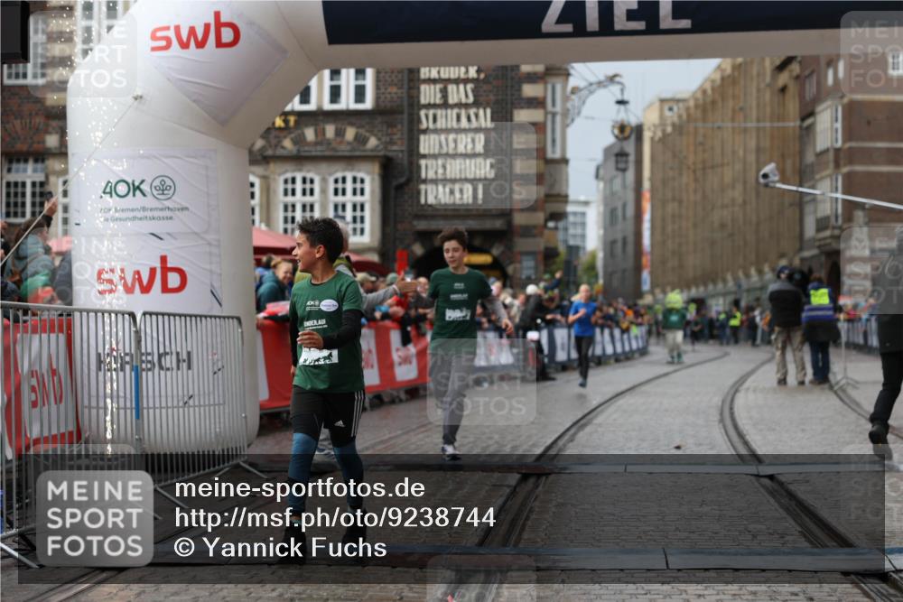 05.10.2025 - 20. swb-Marathon Bremen Yannick Fuchs http://msf.ph/oto/9238744 05.10.2025 15:18:26 Ziel  meine-sportfotos.de