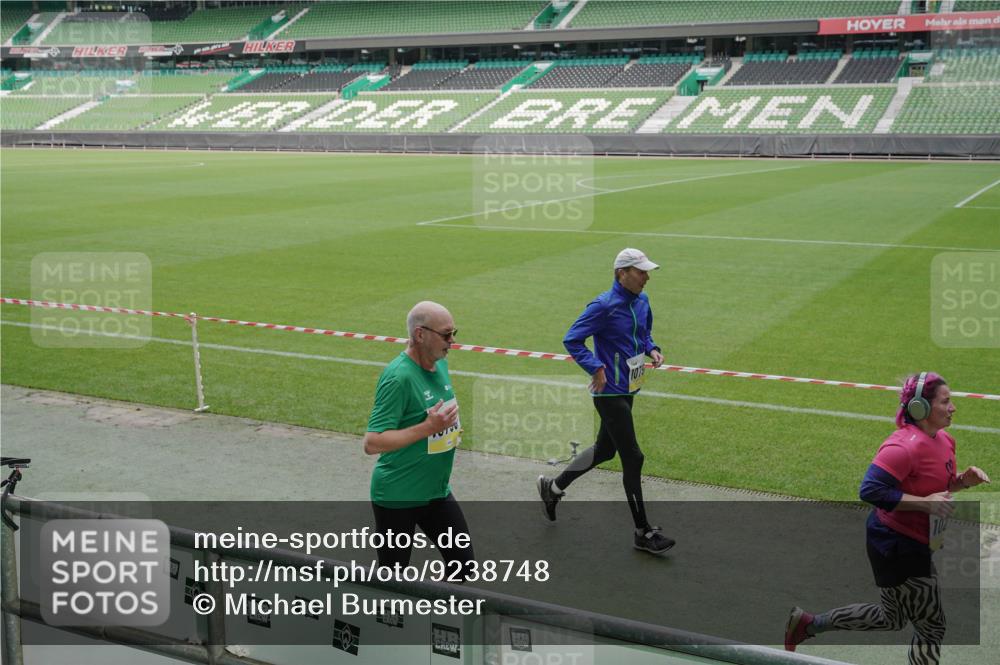 05.10.2025 - 20. swb-Marathon Bremen Michael Burmester http://msf.ph/oto/9238748 05.10.2025 10:33:49 Laufen im Stadion 5172, 7077, 9000, 9221, 9258, 9266, 9282, 9309, 9314, 9359, 9424, 9489, 9520, 9521, 9529, 9539, 9541, 9560, 9569, 9577, 9633, 9654, 9717, 9811, 9835, 9855, 9881, 9882, 9902, 9935, 10008, 10015, 10024, 10028, 10032, 10069, 10107, 10116, 10178, 10180, 10195, 10231, 10232, 10233, 10256, 10287, 10302, 10307, 10323, 10387, 10466, 10484, 10533, 10546, 10590, 10591, 10755, 10758, 10794, 10915, 10992, 9195, 9197, 9260, 9295, 9367, 9392, 9402, 9407, 9461, 9492 meine-sportfotos.de