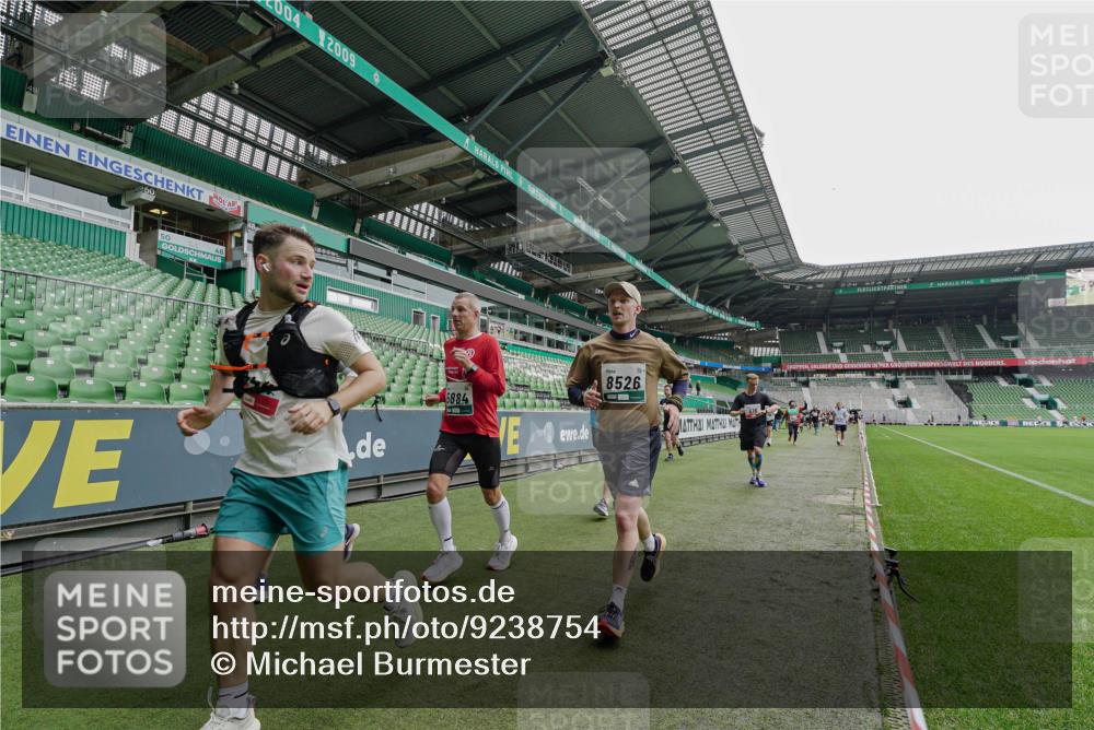 05.10.2025 - 20. swb-Marathon Bremen Michael Burmester http://msf.ph/oto/9238754 05.10.2025 13:02:50 Laufen im Stadion 97, 293, 518, 616, 721, 729, 764, 828, 843, 921, 1121, 1405, 1568, 1670, 1704, 1733, 1836, 1944, 2272, 2357, 2393, 2772, 2774, 2984, 3019, 3147, 3217, 3424, 3861, 3917, 3930, 4026, 4129, 4321, 4322, 4464, 4477, 4481, 4688, 4714, 4817, 4847, 4885, 4985, 5652, 5755, 5884, 5893, 6215, 6325, 6328, 6382, 6417, 6481, 6666, 7217, 7407, 7433, 7659, 8375, 8526, 8957, 428, 772, 1030, 1256, 1348, 1452, 1744, 1856, 1899, 1924, 2143, 2306, 2910 meine-sportfotos.de