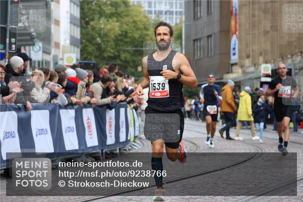 05.10.2025 - 20. swb-Marathon Bremen Strokosch-Dieckow http://msf.ph/oto/9238766 05.10.2025 12:41:52 Ziel 583, 1539 meine-sportfotos.de