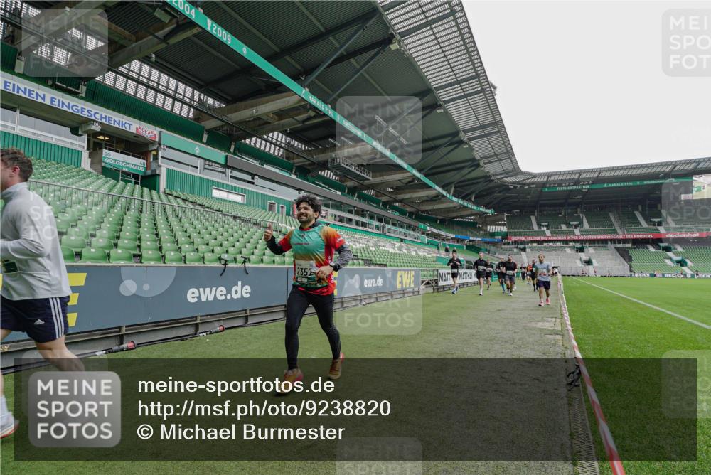 05.10.2025 - 20. swb-Marathon Bremen Michael Burmester http://msf.ph/oto/9238820 05.10.2025 13:02:56 Laufen im Stadion 97, 227, 293, 375, 518, 616, 721, 729, 764, 828, 921, 1121, 1405, 1568, 1670, 1704, 1733, 1836, 1944, 2357, 2393, 2407, 2772, 2774, 2960, 2984, 3019, 3147, 3217, 3424, 3917, 4026, 4129, 4321, 4322, 4464, 4477, 4481, 4688, 4714, 4769, 4817, 4847, 4885, 4985, 5527, 5652, 5755, 5867, 5884, 6215, 6325, 6382, 6417, 6481, 6666, 7217, 7315, 7316, 7407, 7433, 7540, 7653, 7659, 8375, 8526, 8957, 772, 843, 1030, 1256, 1348, 1452, 1744, 1856, 1899, 1924, 2143, 2272, 2306, 2910 meine-sportfotos.de