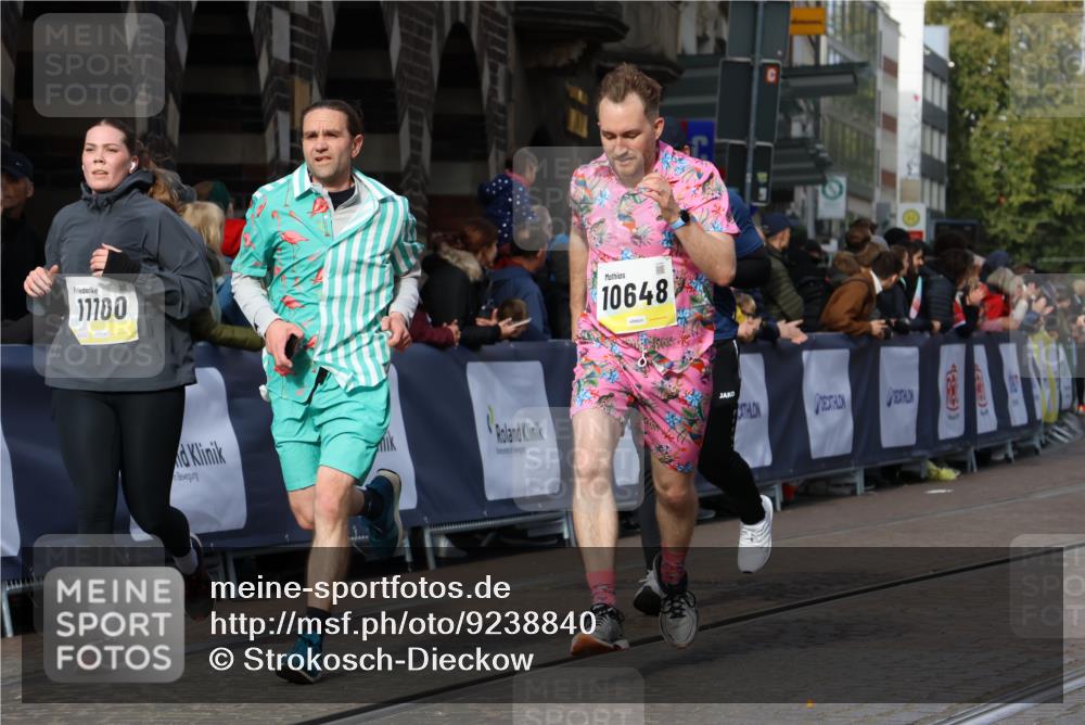 05.10.2025 - 20. swb-Marathon Bremen Strokosch-Dieckow http://msf.ph/oto/9238840 05.10.2025 10:56:31 Ziel 9547, 9790, 9886, 10005, 10008, 10042, 10179, 10387, 10546, 10648, 10971, 11100, 11253, 11260, 11571, 11691 meine-sportfotos.de
