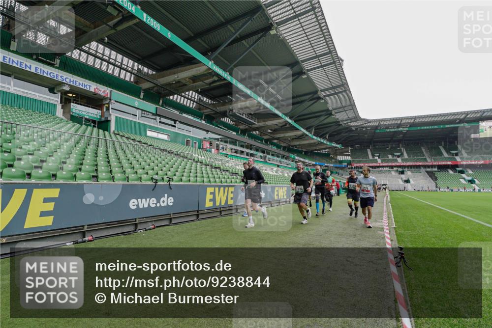 05.10.2025 - 20. swb-Marathon Bremen Michael Burmester http://msf.ph/oto/9238844 05.10.2025 13:03:00 Laufen im Stadion 97, 227, 293, 375, 518, 616, 721, 729, 764, 828, 921, 1121, 1178, 1405, 1425, 1568, 1670, 1704, 1705, 1733, 1836, 1944, 2357, 2393, 2407, 2597, 2772, 2774, 2791, 2960, 2984, 3019, 3147, 3424, 3917, 4026, 4129, 4321, 4322, 4464, 4481, 4714, 4769, 4817, 4885, 4985, 5431, 5527, 5652, 5755, 5763, 5867, 5884, 6215, 6325, 6417, 6481, 6666, 7217, 7315, 7316, 7407, 7433, 7540, 7653, 7659, 8375, 8526, 8957, 843, 1256, 1348, 1452, 1744, 1856, 1899, 1924, 2143, 2272, 2306, 3217, 4847 meine-sportfotos.de