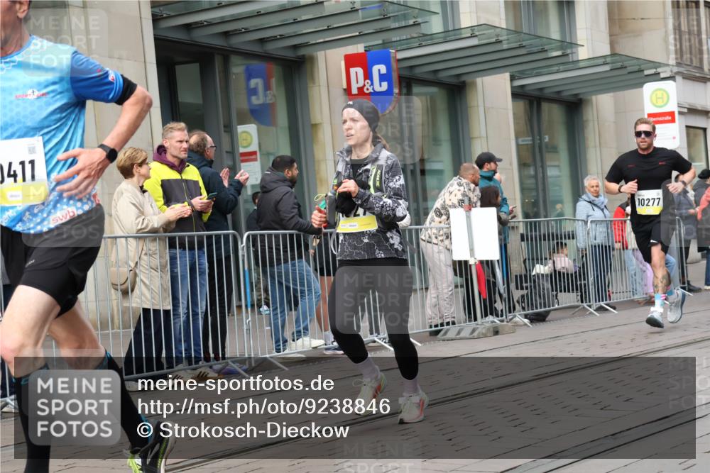 05.10.2025 - 20. swb-Marathon Bremen Strokosch-Dieckow http://msf.ph/oto/9238846 05.10.2025 10:46:27 Ziel 9009, 9366, 9413, 9961, 10268, 10277, 10411, 10452, 10509, 10661, 10750, 10789, 11189, 11268, 11327, 9009, 9366, 9413, 9961, 10268, 10277, 10411, 10452, 10509, 10661, 10750, 10789, 11189, 11268, 11327 meine-sportfotos.de