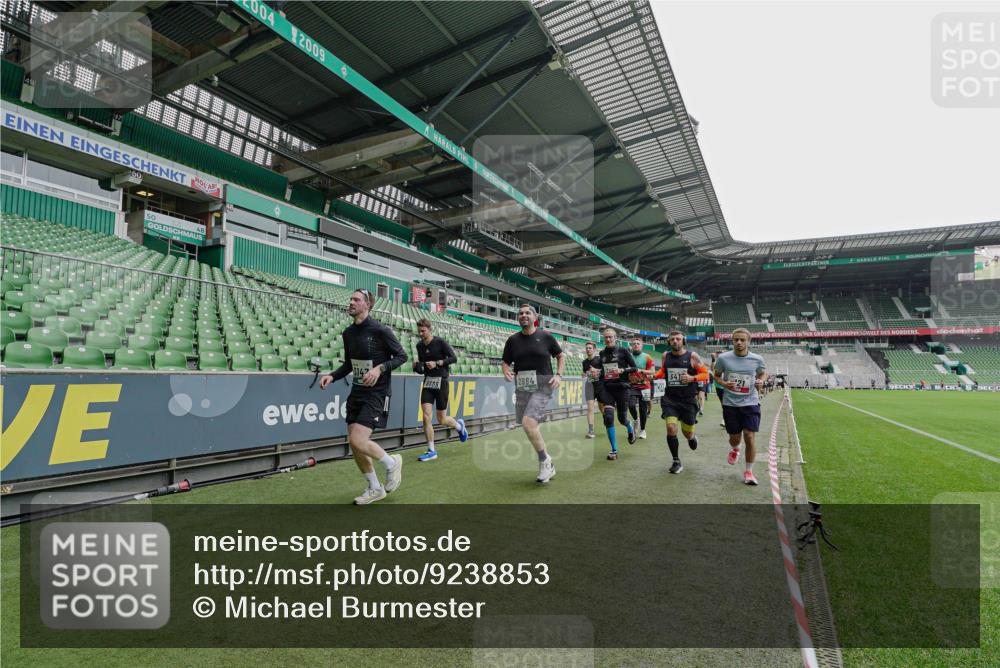 05.10.2025 - 20. swb-Marathon Bremen Michael Burmester http://msf.ph/oto/9238853 05.10.2025 13:03:01 Laufen im Stadion 97, 227, 293, 375, 518, 616, 721, 729, 764, 828, 921, 1121, 1178, 1405, 1425, 1469, 1568, 1670, 1704, 1705, 1733, 1836, 1944, 2357, 2393, 2407, 2597, 2772, 2774, 2791, 2960, 2984, 3019, 3147, 3424, 3917, 4026, 4129, 4321, 4322, 4464, 4481, 4714, 4769, 4817, 4885, 5431, 5527, 5652, 5755, 5763, 5867, 5884, 6215, 6325, 6417, 6481, 6666, 7217, 7315, 7316, 7407, 7433, 7540, 7653, 7659, 8375, 8526, 8957, 843, 1256, 1744, 1856, 1899, 1924, 2143, 2272, 2306, 3217, 4847 meine-sportfotos.de