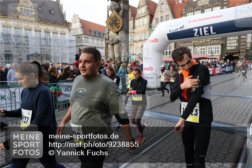 05.10.2025 - 20. swb-Marathon Bremen Yannick Fuchs http://msf.ph/oto/9238855 05.10.2025 11:07:38 Ziel 9483, 9780, 10037, 10160, 10223, 10585, 10737, 10776, 10854, 11159, 11262, 11384, 11529, 11584 meine-sportfotos.de