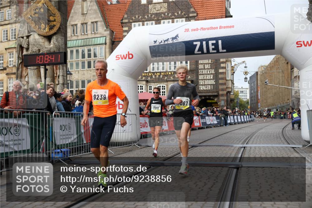 05.10.2025 - 20. swb-Marathon Bremen Yannick Fuchs http://msf.ph/oto/9238856 05.10.2025 10:39:30 Ziel 7111, 9239, 9863, 10908, 11067, 11343 meine-sportfotos.de