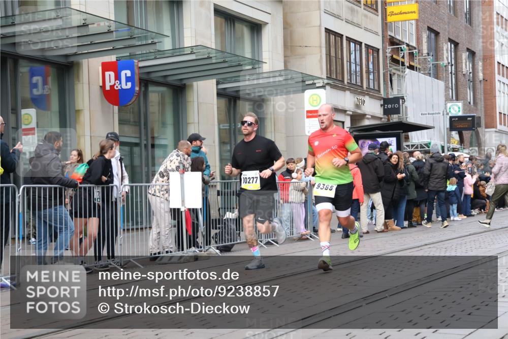 05.10.2025 - 20. swb-Marathon Bremen Strokosch-Dieckow http://msf.ph/oto/9238857 05.10.2025 10:46:28 Ziel 9366, 9413, 9961, 10268, 10277, 10411, 10452, 10509, 10661, 10750, 10789, 11189, 11268, 11327, 9366, 9413, 9961, 10268, 10277, 10411, 10452, 10509, 10661, 10750, 10789, 11189, 11268, 11327 meine-sportfotos.de
