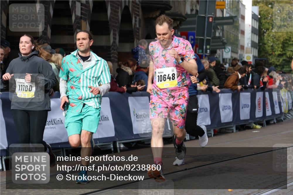 05.10.2025 - 20. swb-Marathon Bremen Strokosch-Dieckow http://msf.ph/oto/9238860 05.10.2025 10:56:31 Ziel 9547, 9790, 9886, 10005, 10008, 10042, 10179, 10387, 10546, 10648, 10971, 11100, 11253, 11260, 11571, 11691 meine-sportfotos.de