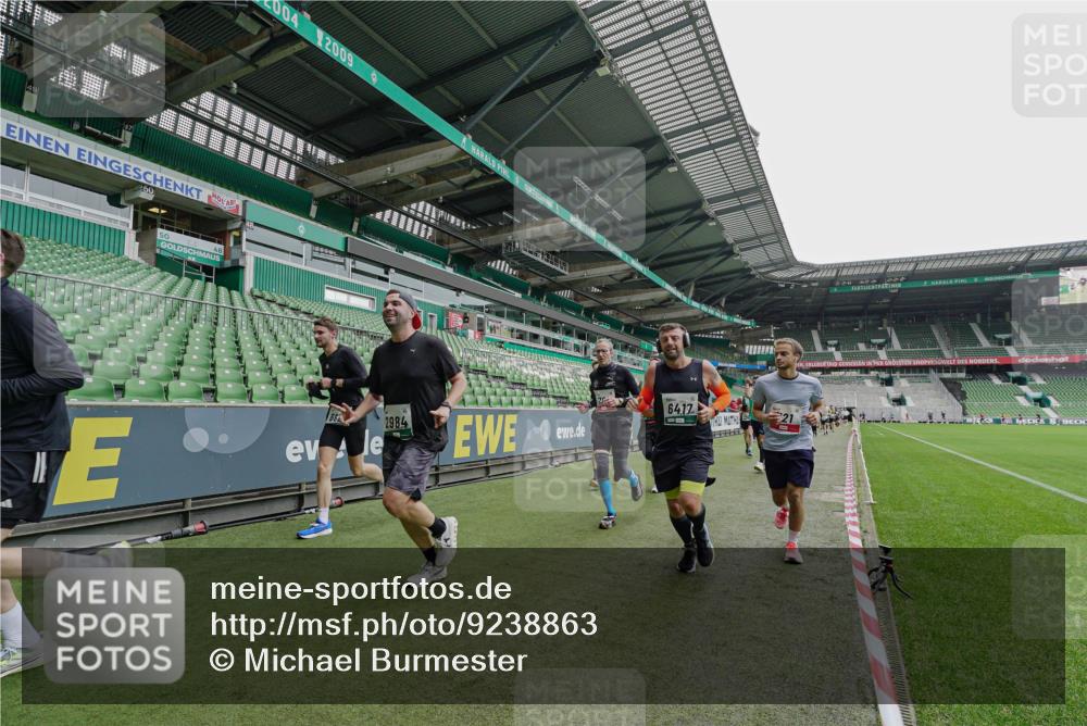 05.10.2025 - 20. swb-Marathon Bremen Michael Burmester http://msf.ph/oto/9238863 05.10.2025 13:03:01 Laufen im Stadion 97, 227, 293, 375, 518, 616, 721, 729, 764, 828, 921, 1121, 1178, 1405, 1425, 1469, 1568, 1670, 1704, 1705, 1733, 1836, 1944, 2357, 2393, 2407, 2597, 2772, 2774, 2791, 2960, 2984, 3019, 3147, 3424, 3917, 4026, 4129, 4321, 4322, 4464, 4481, 4714, 4769, 4817, 4885, 5431, 5527, 5652, 5755, 5763, 5867, 5884, 6215, 6325, 6417, 6481, 6666, 7217, 7315, 7316, 7407, 7433, 7540, 7653, 7659, 8375, 8526, 8957, 843, 1256, 1744, 1856, 1899, 1924, 2143, 2272, 2306, 3217, 4847 meine-sportfotos.de