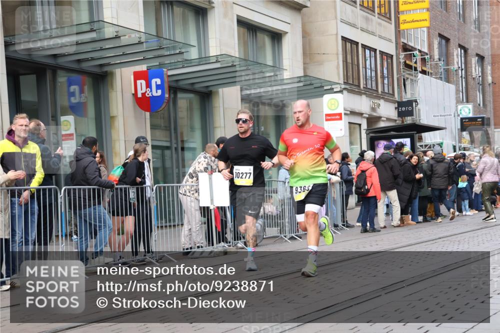 05.10.2025 - 20. swb-Marathon Bremen Strokosch-Dieckow http://msf.ph/oto/9238871 05.10.2025 10:46:28 Ziel 9366, 9413, 9961, 10268, 10277, 10411, 10452, 10509, 10661, 10750, 10789, 11189, 11268, 11327, 9366, 9413, 9961, 10268, 10277, 10411, 10452, 10509, 10661, 10750, 10789, 11189, 11268, 11327 meine-sportfotos.de