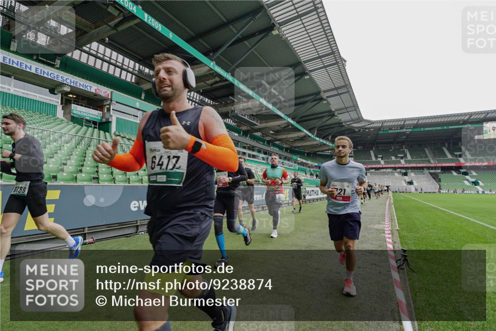 05.10.2025 - 20. swb-Marathon Bremen Michael Burmester http://msf.ph/oto/9238874 05.10.2025 13:03:02 Laufen im Stadion 97, 227, 293, 375, 396, 518, 527, 616, 721, 729, 764, 828, 921, 1121, 1178, 1405, 1425, 1469, 1568, 1670, 1704, 1705, 1733, 1836, 1944, 2357, 2393, 2407, 2597, 2696, 2772, 2774, 2791, 2960, 2984, 3019, 3147, 3424, 3917, 4026, 4129, 4321, 4322, 4464, 4481, 4714, 4769, 4817, 4885, 5431, 5527, 5755, 5763, 5867, 5884, 6215, 6325, 6417, 6481, 6666, 7217, 7315, 7316, 7407, 7433, 7540, 7653, 7659, 8375, 8526, 8957, 843, 921, 1744, 1856, 1899, 1924, 2143, 2272, 2306, 2774, 3217, 4847 meine-sportfotos.de