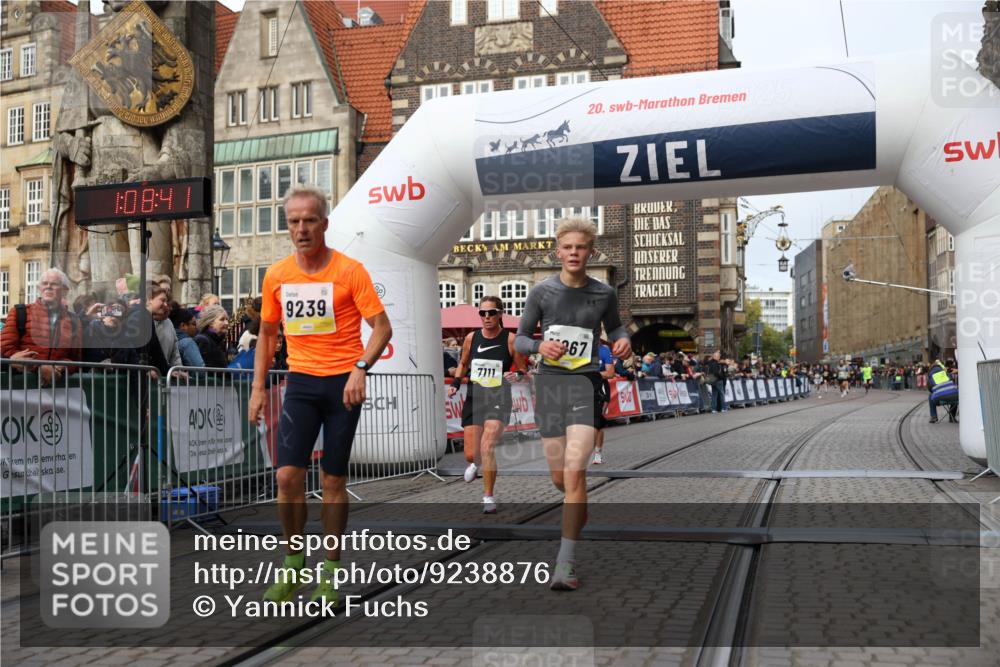 05.10.2025 - 20. swb-Marathon Bremen Yannick Fuchs http://msf.ph/oto/9238876 05.10.2025 10:39:30 Ziel 7111, 9239, 9863, 10908, 11067, 11343 meine-sportfotos.de