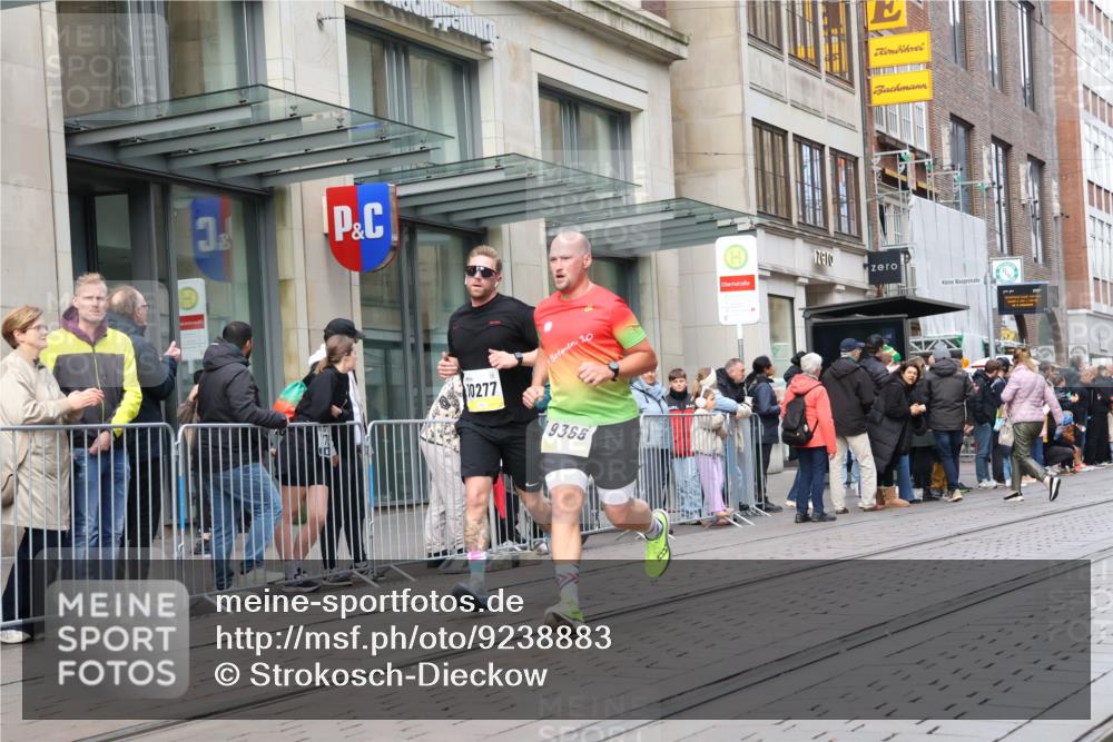 05.10.2025 - 20. swb-Marathon Bremen Strokosch-Dieckow http://msf.ph/oto/9238883 05.10.2025 10:46:28 Ziel 9366, 9413, 9961, 10268, 10277, 10411, 10452, 10509, 10661, 10750, 10789, 11189, 11268, 11327, 9366, 9413, 9961, 10268, 10277, 10411, 10452, 10509, 10661, 10750, 10789, 11189, 11268, 11327 meine-sportfotos.de
