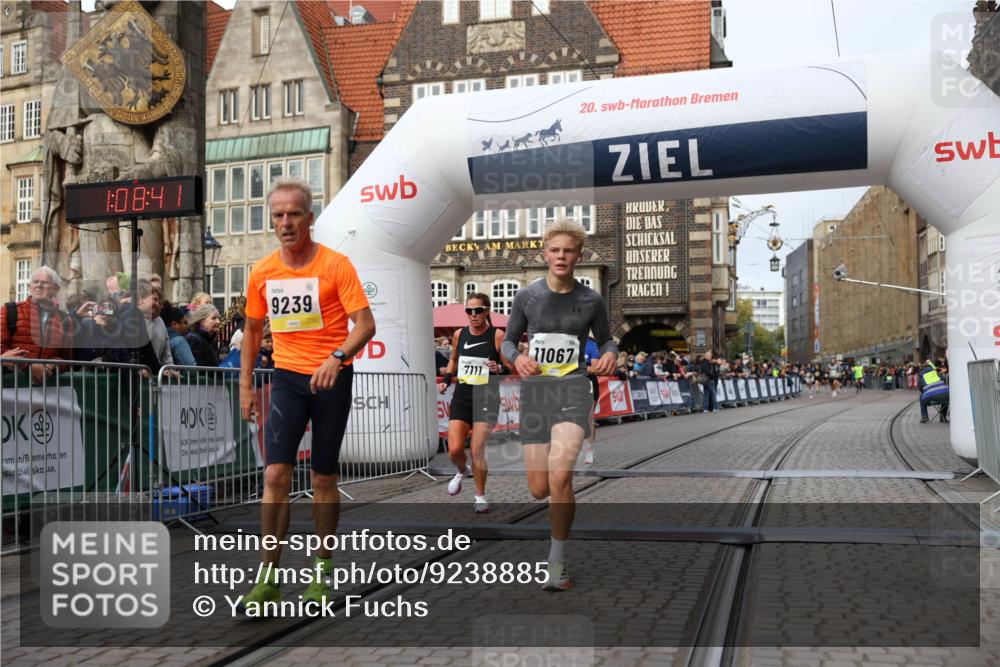 05.10.2025 - 20. swb-Marathon Bremen Yannick Fuchs http://msf.ph/oto/9238885 05.10.2025 10:39:30 Ziel 7111, 9239, 9863, 10908, 11067, 11343 meine-sportfotos.de