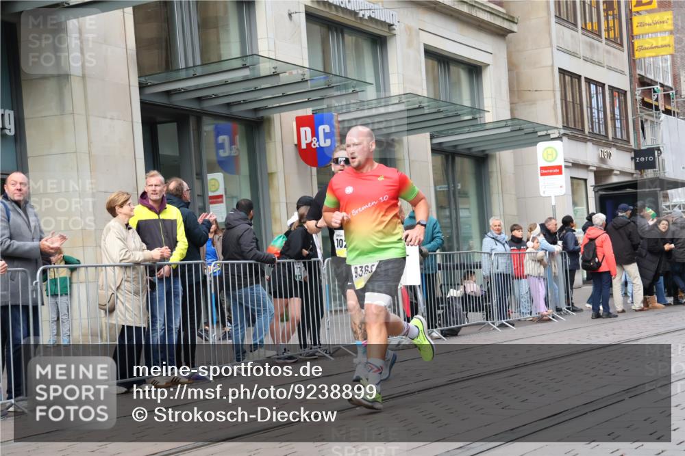 05.10.2025 - 20. swb-Marathon Bremen Strokosch-Dieckow http://msf.ph/oto/9238899 05.10.2025 10:46:29 Ziel 9366, 9413, 9961, 10268, 10277, 10411, 10452, 10509, 10661, 10750, 10789, 11189, 11268, 11327, 9366, 9413, 9961, 10268, 10277, 10411, 10452, 10509, 10661, 10750, 10789, 11189, 11268, 11327 meine-sportfotos.de