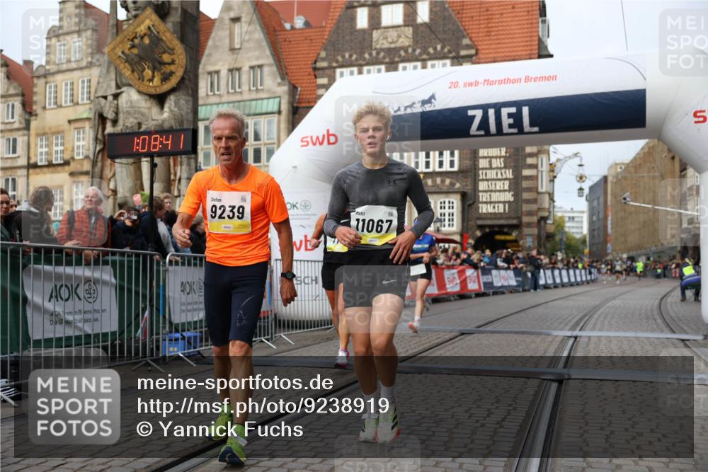 05.10.2025 - 20. swb-Marathon Bremen Yannick Fuchs http://msf.ph/oto/9238919 05.10.2025 10:39:31 Ziel 7111, 9239, 9863, 10908, 11067, 11343 meine-sportfotos.de