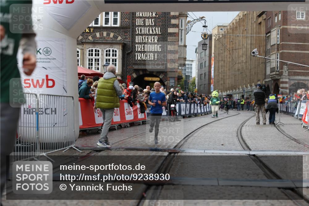 05.10.2025 - 20. swb-Marathon Bremen Yannick Fuchs http://msf.ph/oto/9238930 05.10.2025 15:18:29 Ziel  meine-sportfotos.de